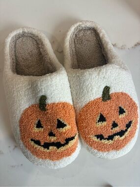 Halloween Cozy Pumpkin Slip-On Slippers new and unworn